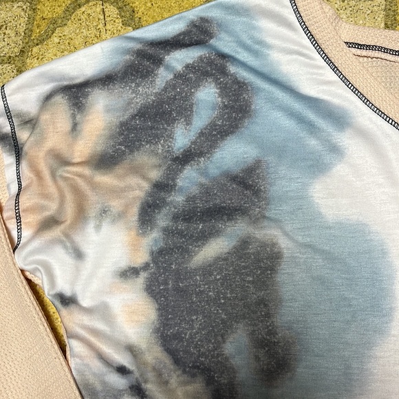 Perfect condition boutique top. - Picture 2 of 15